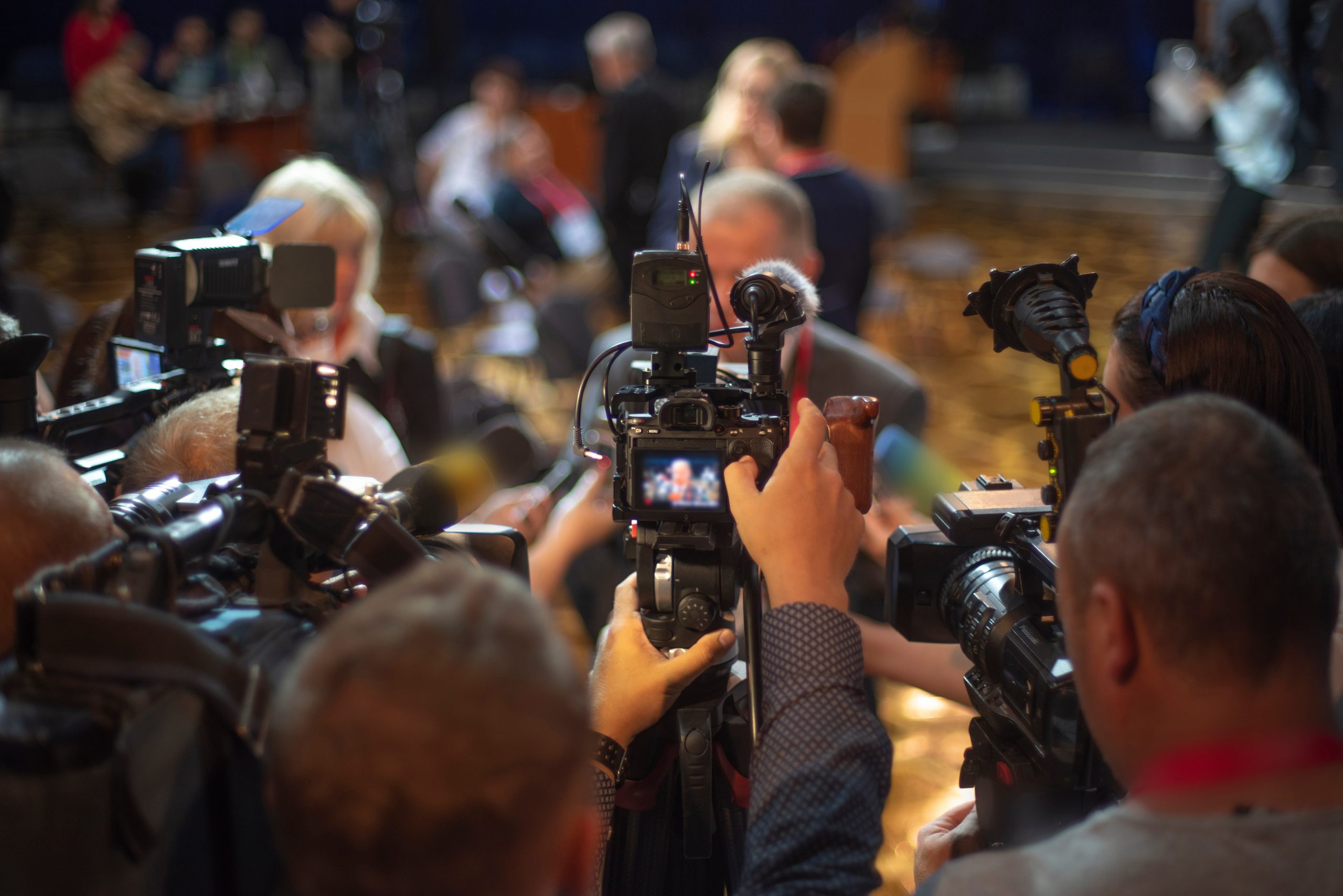 Live broadcast of the press conference.