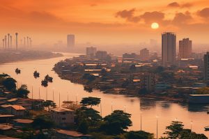 Une vue imprenable sur le paysage urbain d'Abidjan avec ses gratte-ciels imposants et sa vie urbaine animée