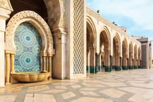 Belle fontaine à la mosquée Hassan II, Casablanca, Maroc