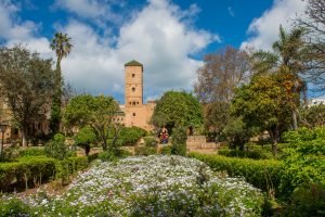 Jardins andalous dans la kasbah des Oudayas.La Kasbah des Oudayas est un petit complexe fortifié et un symbole de l'architecture almohade, ajouté au patrimoine mondial de l'UNESCO.Rabat, Maroc. Afrique du Nord.
