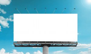 Maquette Grand panneau d'affichage blanc vierge ou affiche promotionnelle blanche